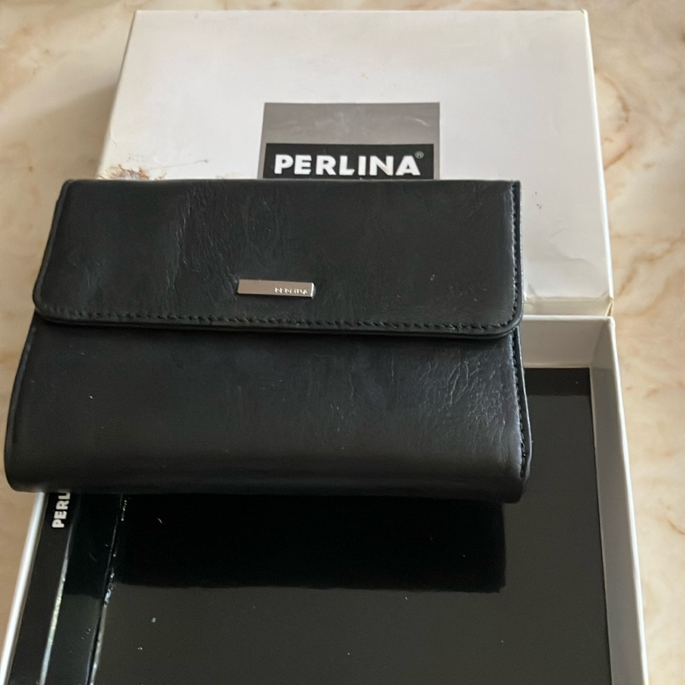 Perlina Bifold Snap Black Leather Wallet